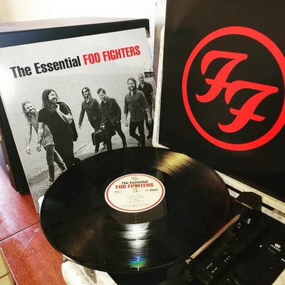 Foo Fighters - The Essential (Roswell Records, 19658732941) · 2xLP