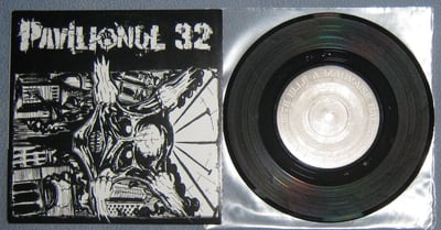 Pavilionul 32 / La societe elle a mauvaise haleine - Split 7" | Lots of labels | black