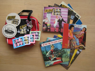 Me First And The Gimme Gimmes - Bowling Bag (11 7''s incl. Bob, two coasters, four pins, four stickers and an embroidered bag) /500