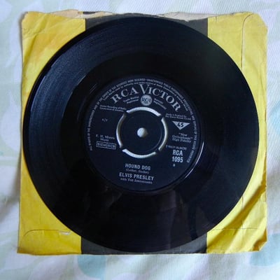 Elvis Presley - Hound Dog b/w Blue Suede Shoes (RCA Victor 1958)