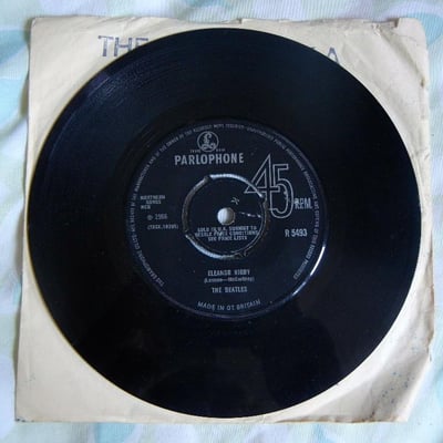 The Beatles - Eleanor Rigby b/w Yellow Submarine (Parlophone Records 1966)
