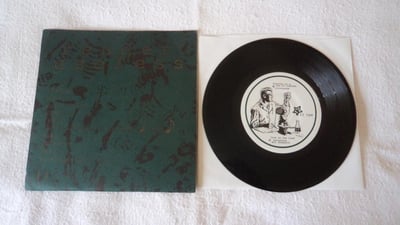 render useless - the relationship between a 1/4 note and A 1/8 note (1997, the mountain c.i.a ltd) [black vinyl, limited to 1000]