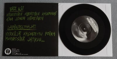 Paa Kii / Lapinpolthajat - Outo Hedelma split 7" | KÃ¤mÃ¤set Levyt, ukk-63 | green cover, black