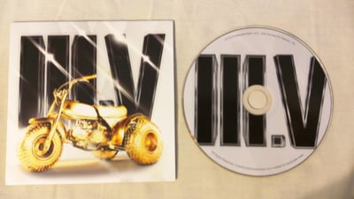 Family Force 5 - III.V