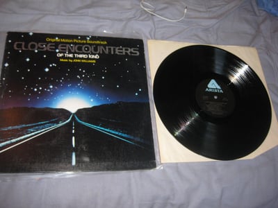 John Williams "Close Encounters Of The Third Kind (Original Motion Picture Soundtrack)" Arista. Gatefold Black. Missing bonus 7"